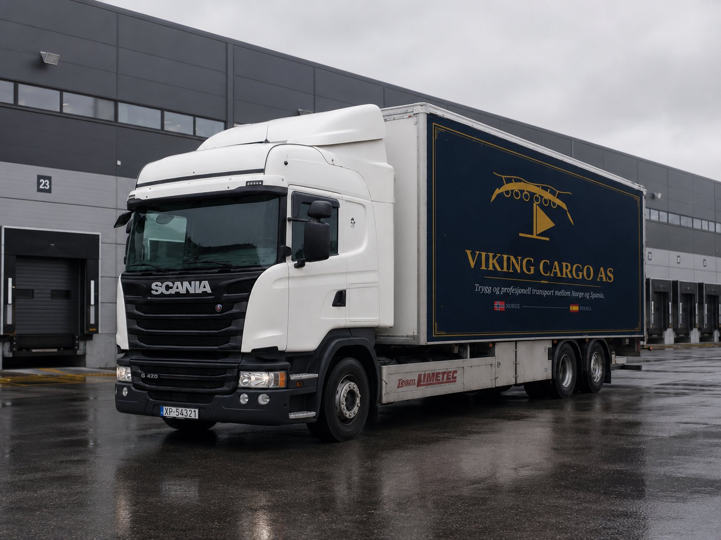 Viking Cargo vogntog ved lagerterminal — trygg transport Norge–Spania